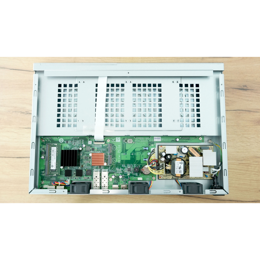 QNAP TurboNAS TS-435XeU 4Gb Ram 4xYuvalı RACK NAS